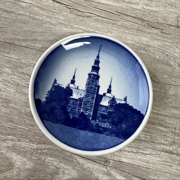 Royal Copenhagen 2010 France Mini Decorative Blue & White Plates Set of 6 - Picture 3 of 9